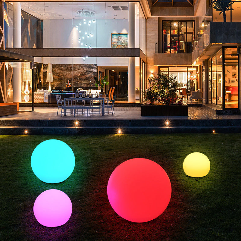 SphereRay | Modern Solar Globe Light for Outdoor Spaces