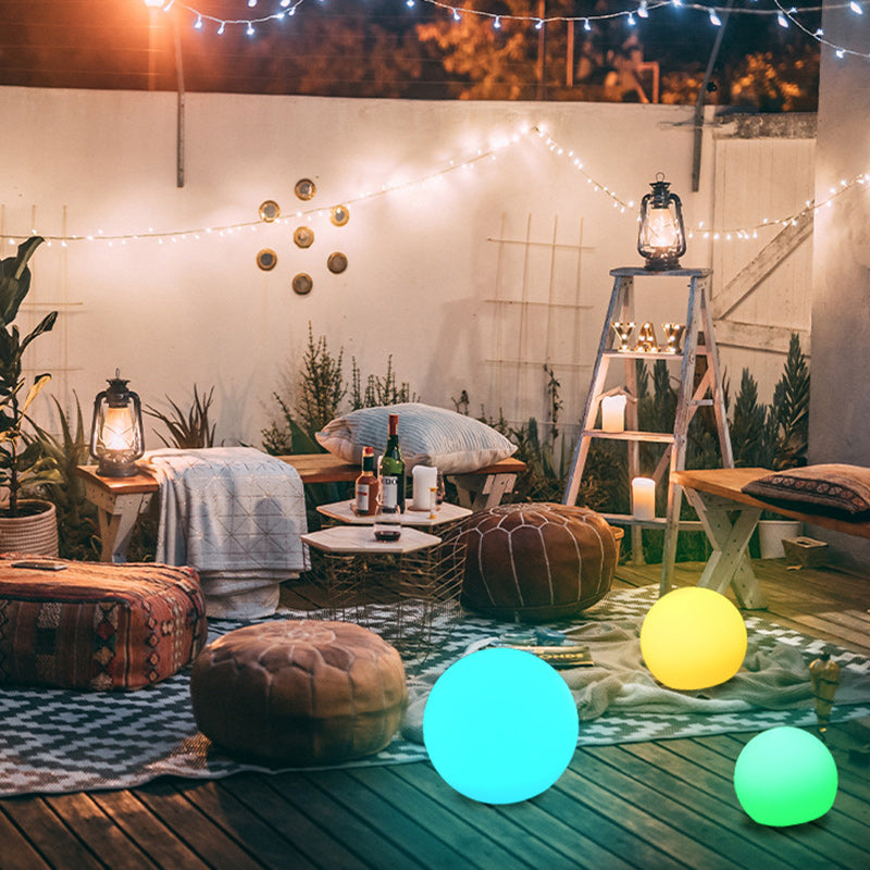 SphereRay | Modern Solar Globe Light for Outdoor Spaces