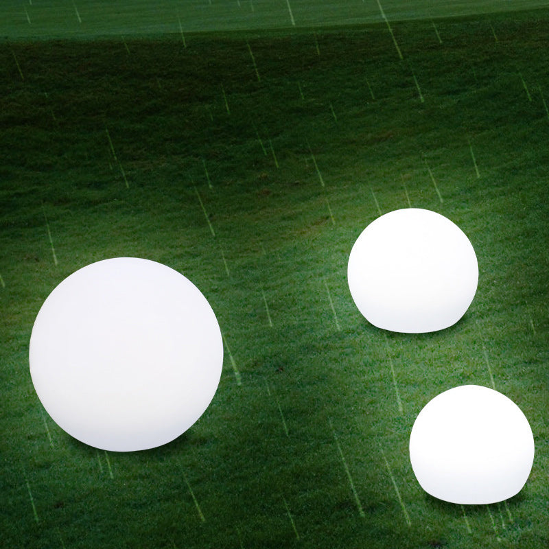 SphereRay | Modern Solar Globe Light for Outdoor Spaces