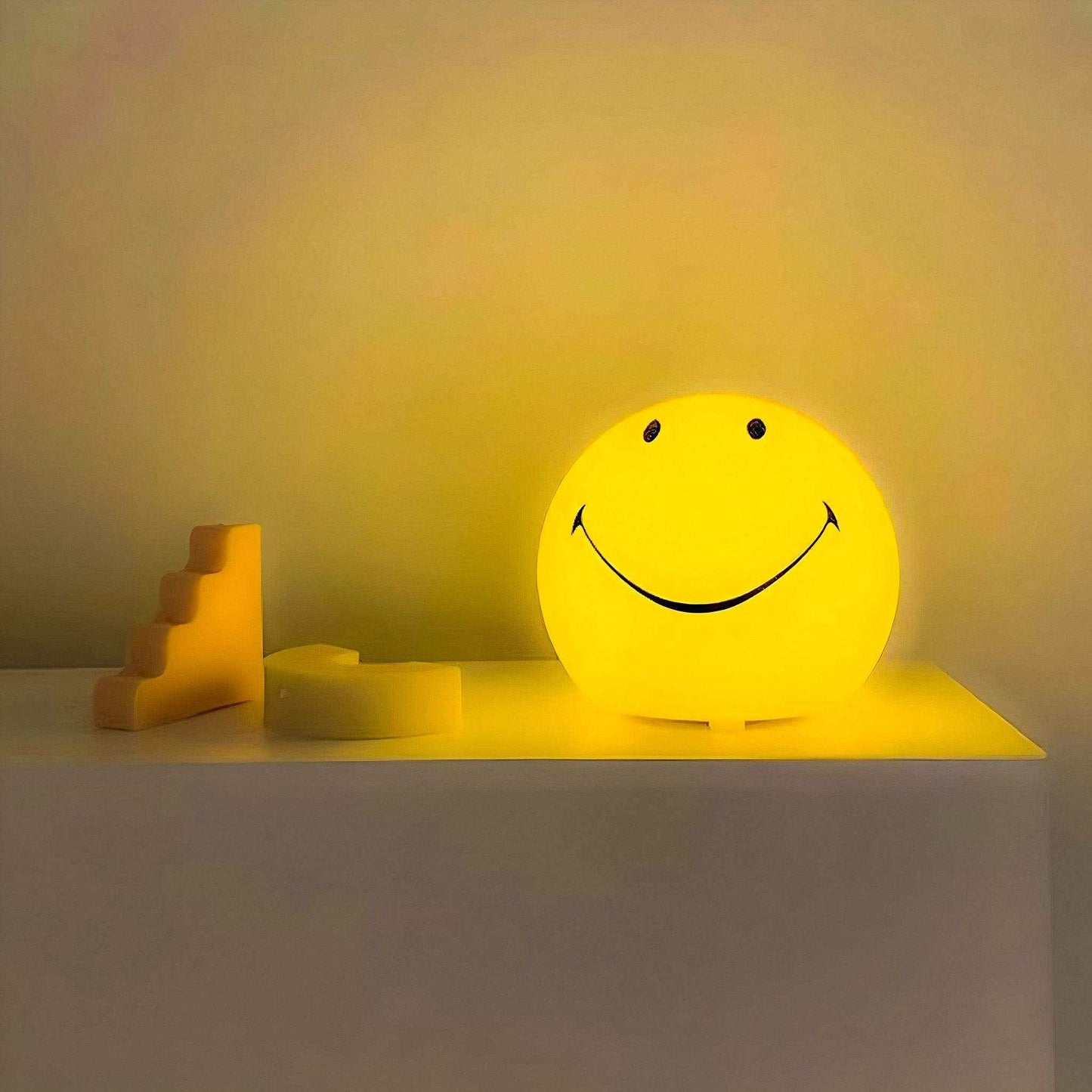 SmileyGlow Night Lamp | Dimmable LED Bedside Light with Modern Design & Warm Ambience
