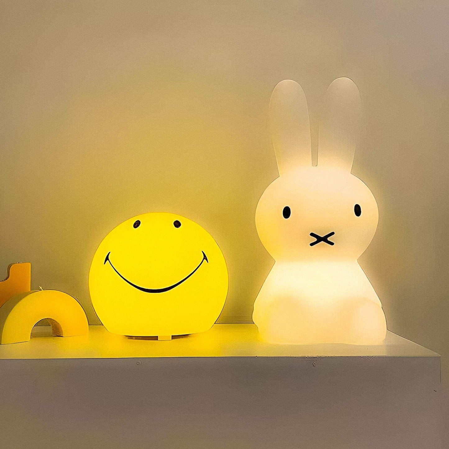 SmileyGlow Night Lamp | Dimmable LED Bedside Light with Modern Design & Warm Ambience