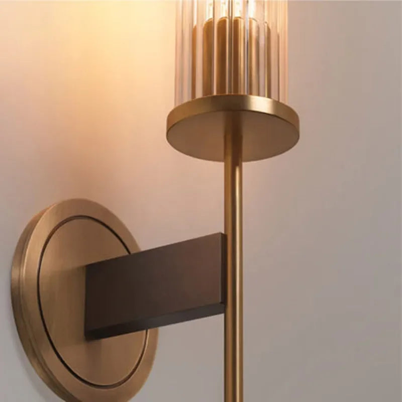 Möni | Modern Wall Lamp with Ribbed Glass and Brass Finish